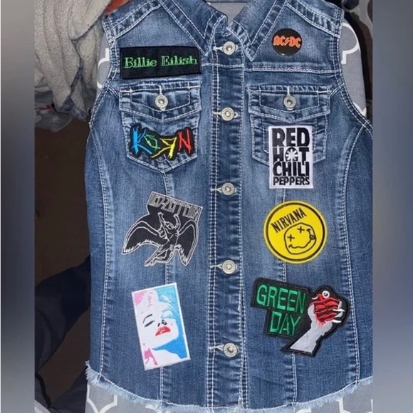 CUSTOMIZED DENIM VEST JACKET W/ THE ICONIC ROCK BANDS!! 18 PATCHES ON IT !! - Picture 7 of 12